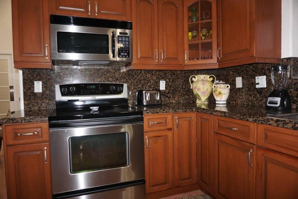 New Luxury Vacation Dream Rental- Sleeps 15! Miami Dış mekan fotoğraf