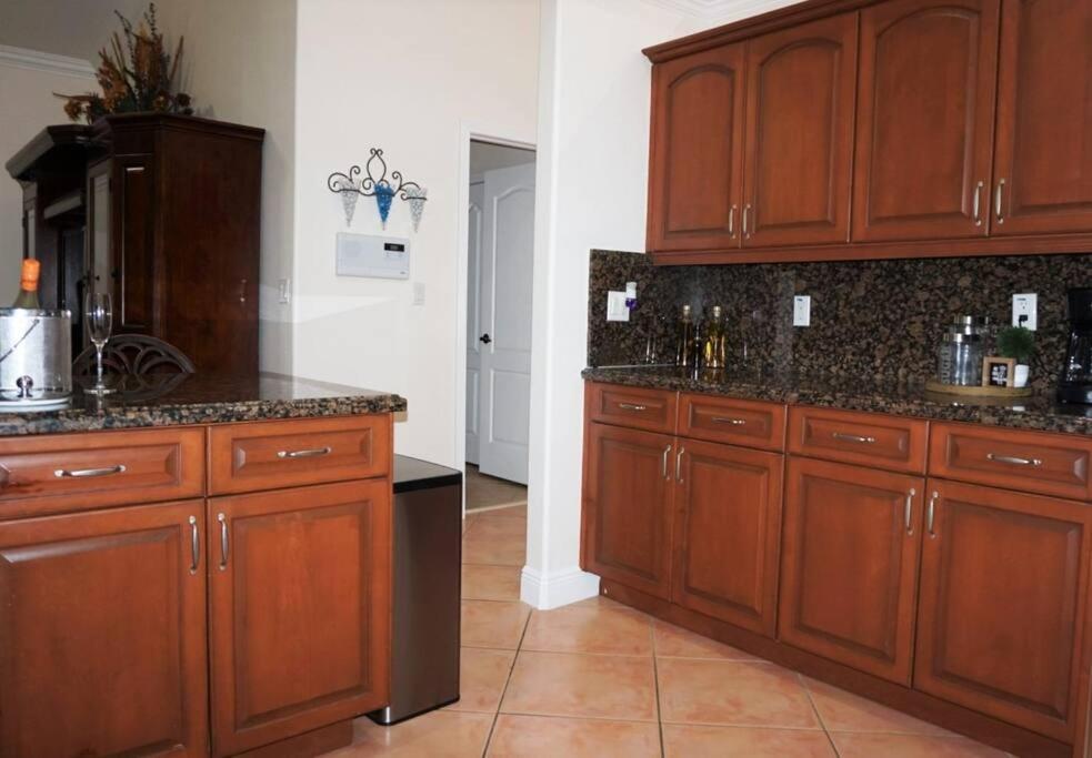 New Luxury Vacation Dream Rental- Sleeps 15! Miami Dış mekan fotoğraf