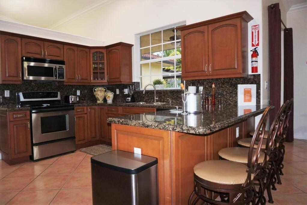 New Luxury Vacation Dream Rental- Sleeps 15! Miami Dış mekan fotoğraf
